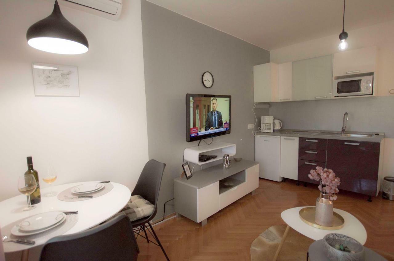 "Andrija" Apartmen'S 班约勒 外观 照片